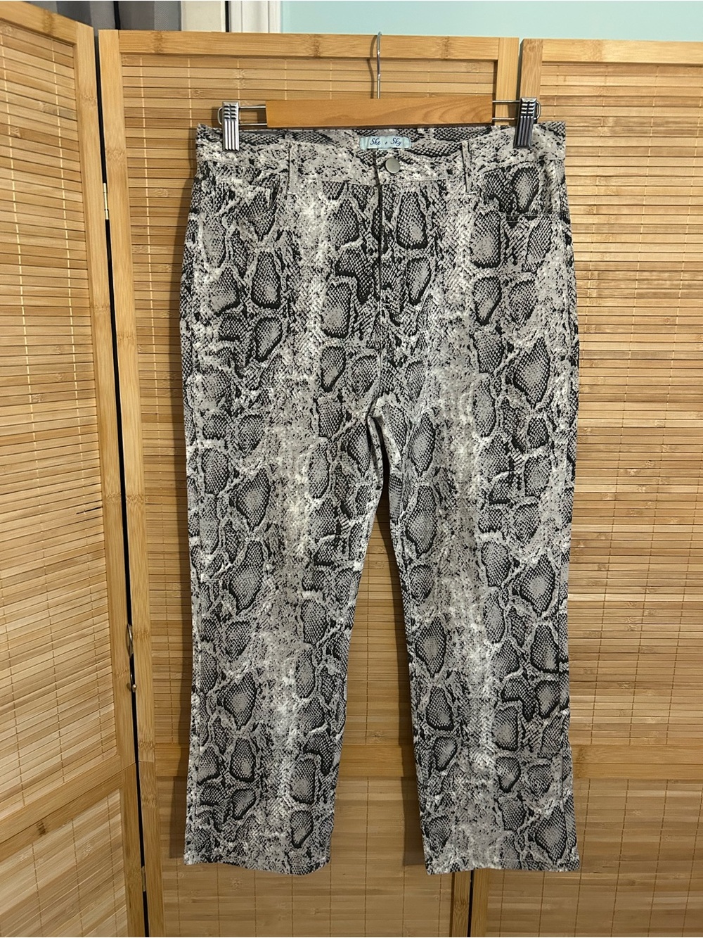 She & Sky cropped snakeskin gray black stretch pants slacks woman’s medium